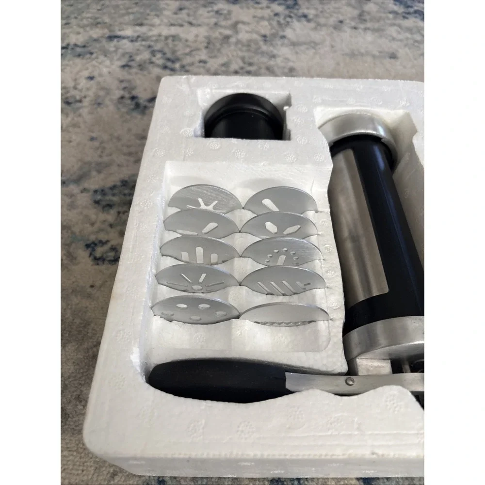 VTG WILTON Cookie Pro Very Fun Cookie Press 10 Disks Used But Great Condition